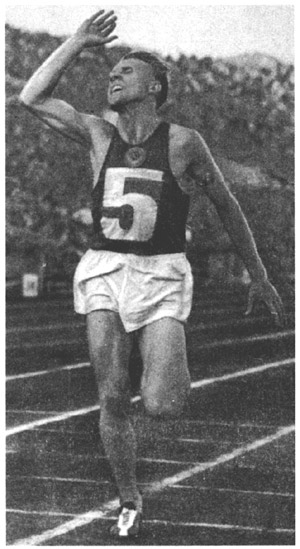 Легендарный В. Куц - олимпийский чемпион (1956) в беге на 5000 и 10 000 м, чемпион Европы (1954), мировой рекордсмен в беге на 3000, 5000 и 10 000 м (1954 - 1957). В 1956 и 1957 гг. был признан лучшим спортсменом мира