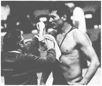 Трехкратный олимпийский чемпион по вольной борьбе (1964 - 1972) с символической фамилией А. Медведь (СССР)
